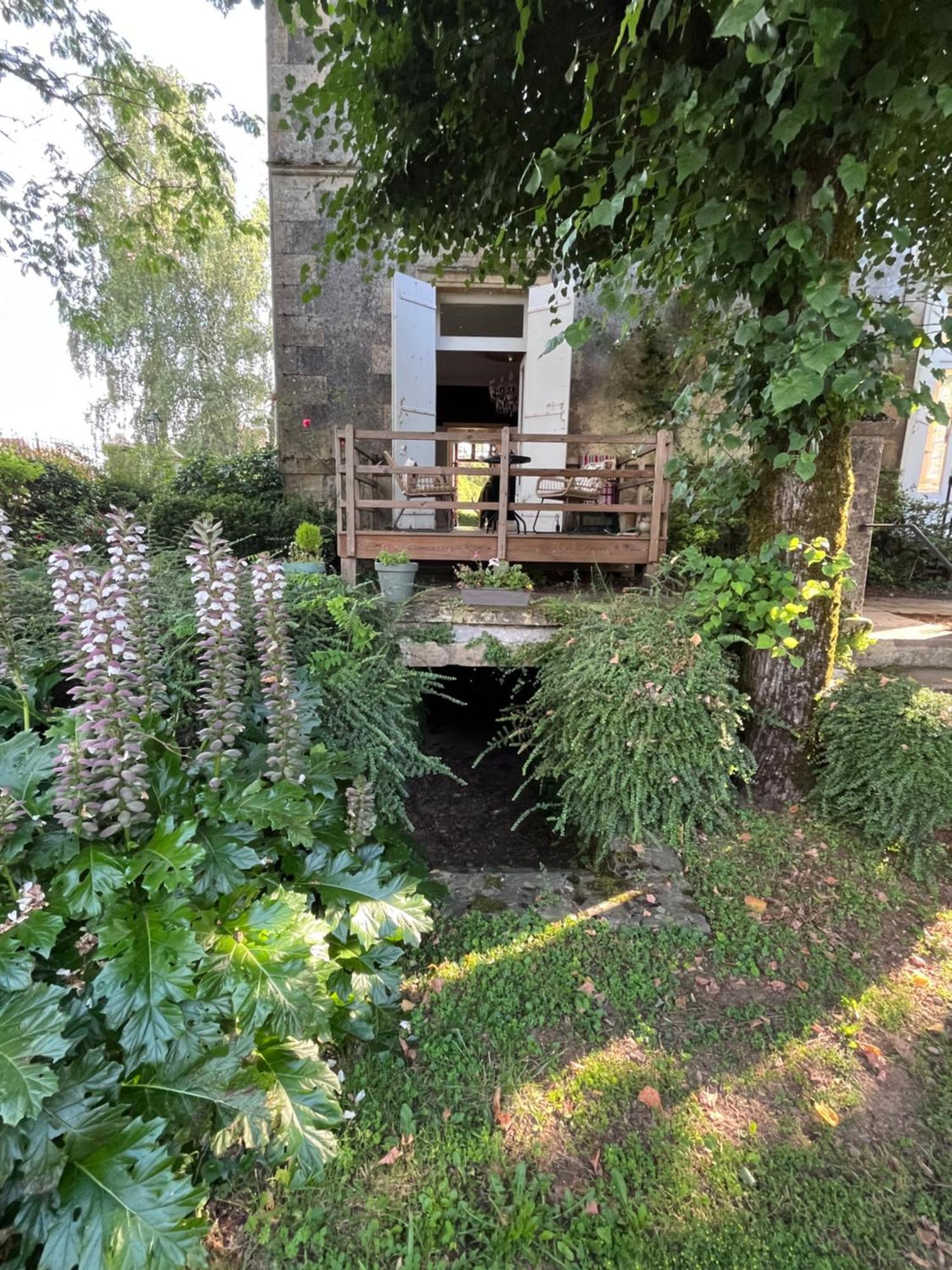 Maison De Mags & Mags Bed & Breakfast Lanouaille Eksteriør bilde